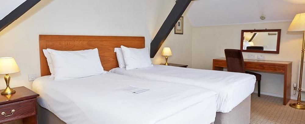The Bear Hotel By Greene King Inns ฮังเกอร์ฟอร์ด ภายนอก รูปภาพ