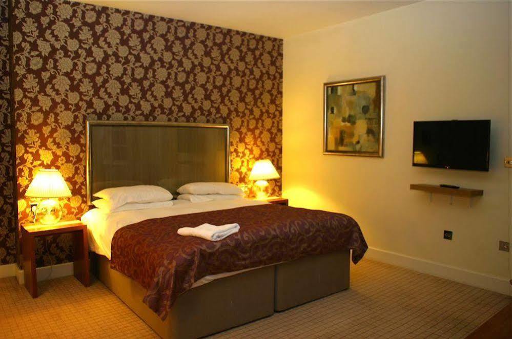 The Bear Hotel By Greene King Inns ฮังเกอร์ฟอร์ด ภายนอก รูปภาพ