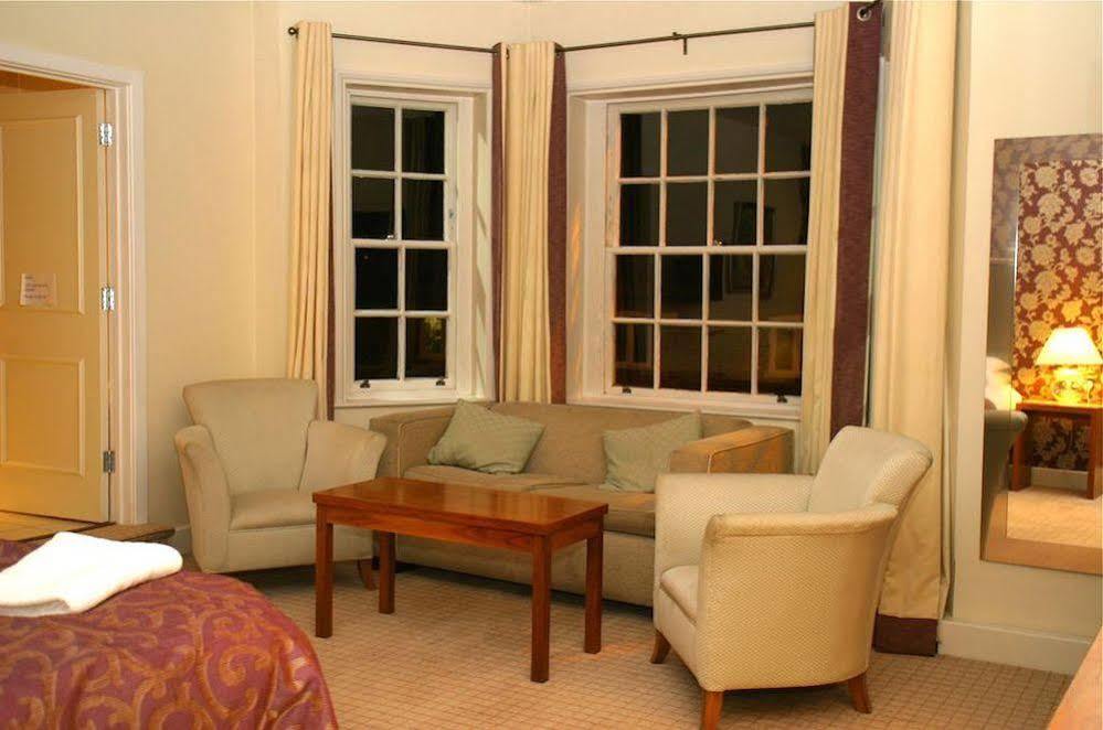 The Bear Hotel By Greene King Inns ฮังเกอร์ฟอร์ด ภายนอก รูปภาพ
