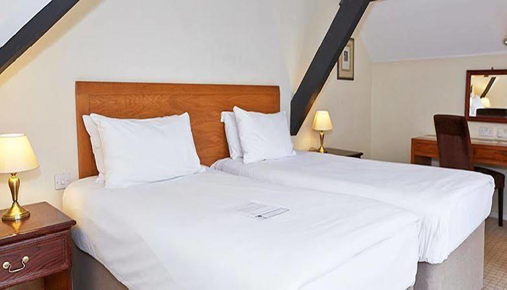 The Bear Hotel By Greene King Inns ฮังเกอร์ฟอร์ด ภายนอก รูปภาพ
